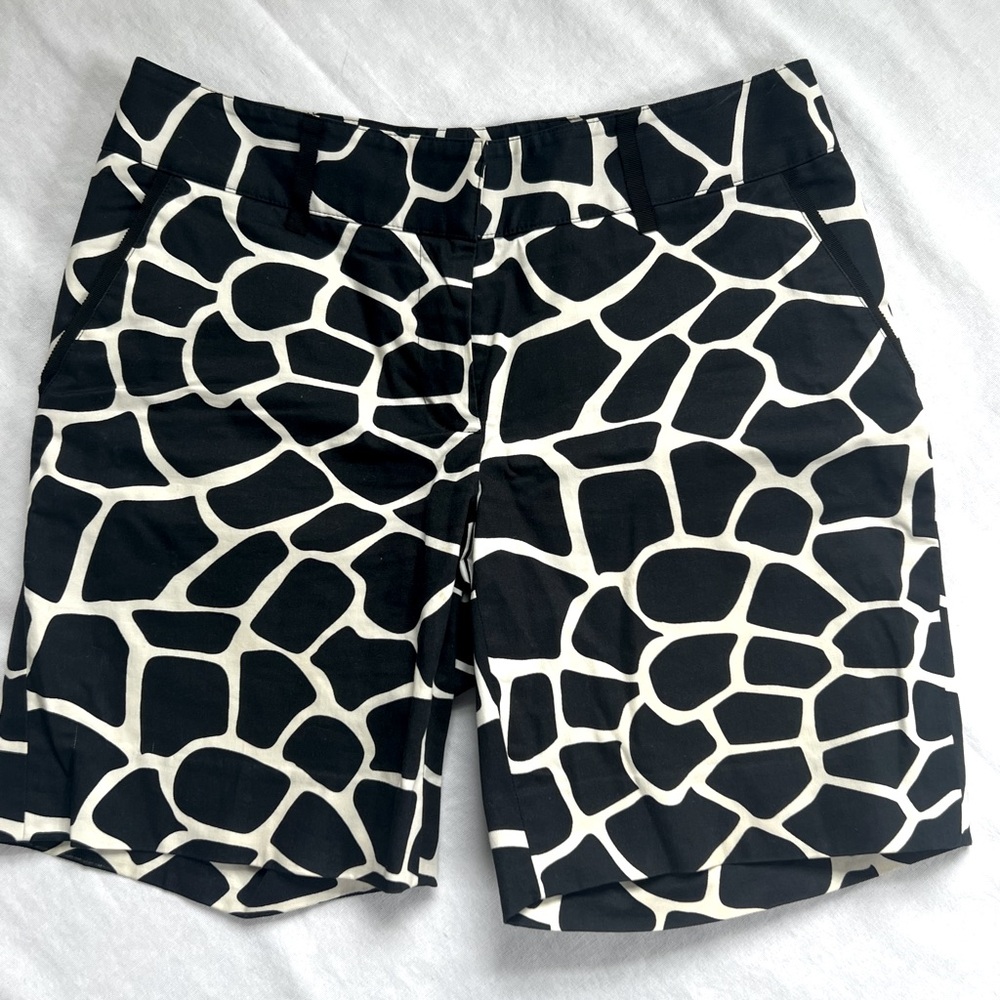 Etcetera Black and white safari shorts. Great for golf. Size 2